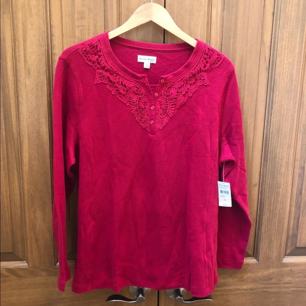 Studio Works red top size 2x new